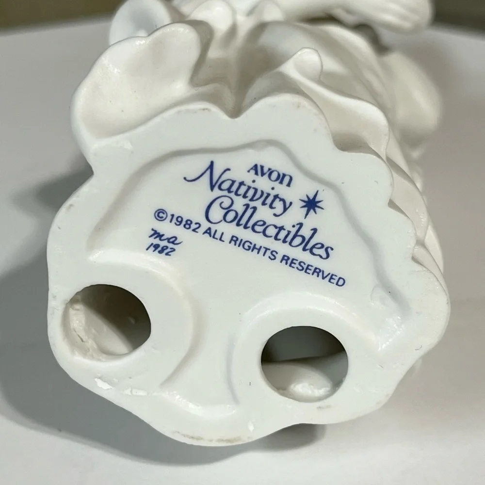 Vintage‎ Avon Nativity Collectibles Magi Kaspar White Porcelain Figurine 1982